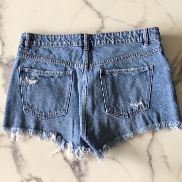 Zara cut off high waisted jean shorts - Picture 3 of 3